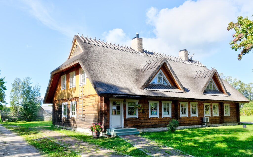 Holzhaus mit Garten