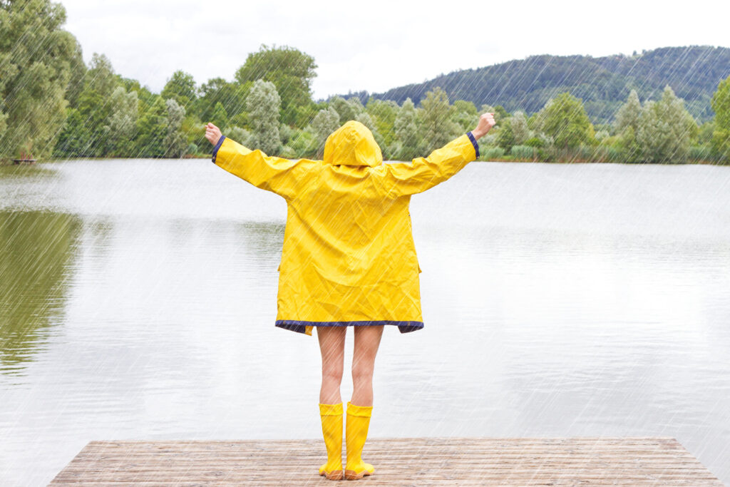 Frau im Regen