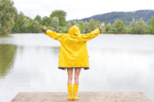 Frau im Regen